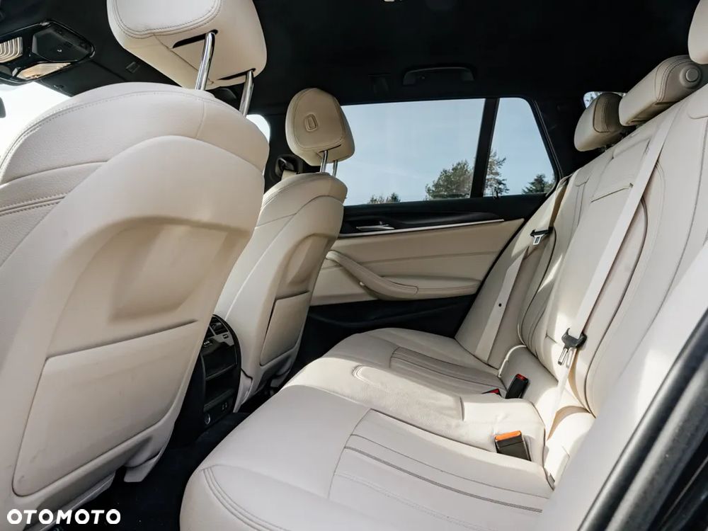 BMW Seria 5 520d xDrive Touring M Sport Edition - 11