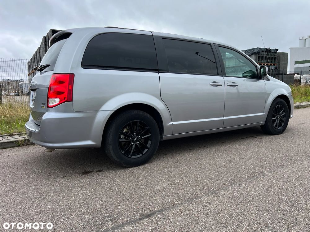 Dodge Grand Caravan - 3