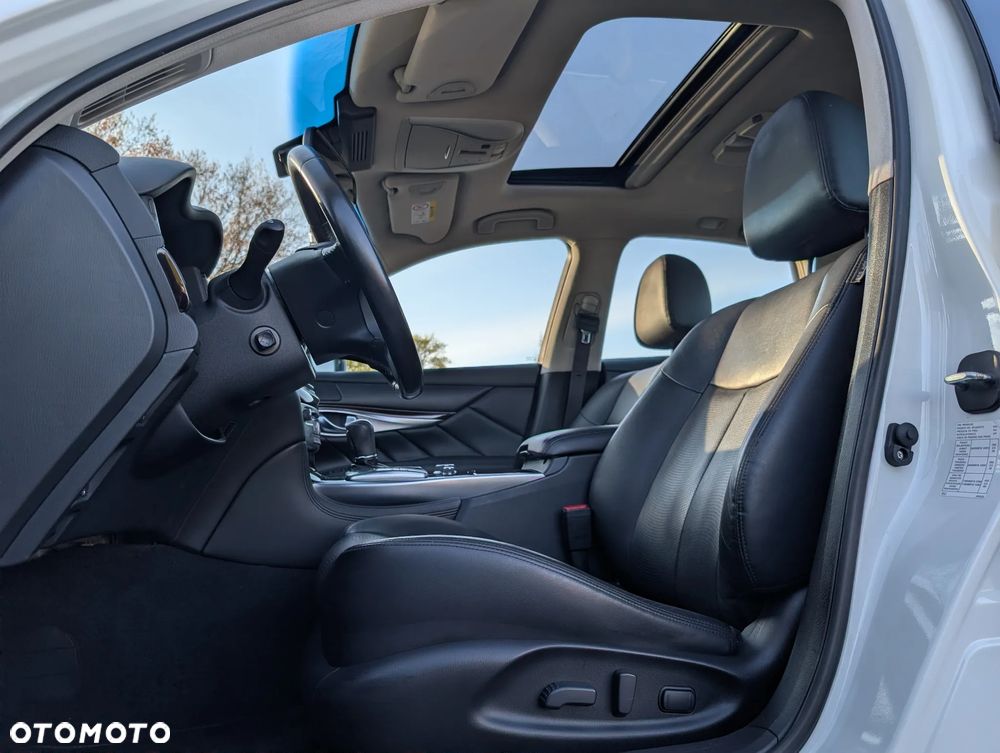 Infiniti Q70 - 21