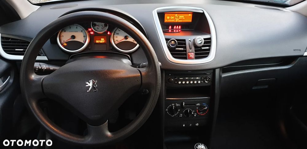 Peugeot 207 1.4 16V Trendy - 12