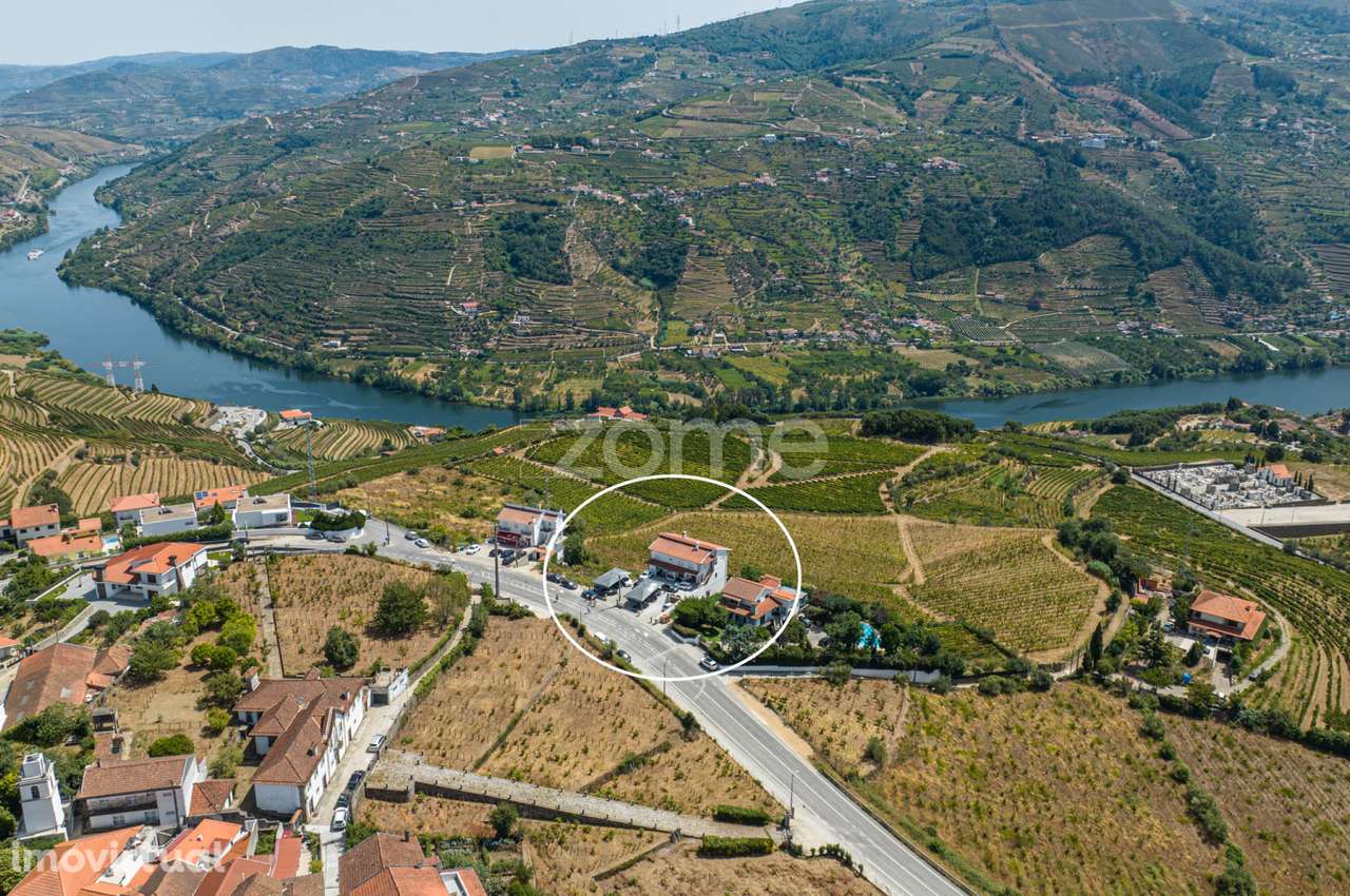 Prédio em Mesão Frio com vistas desafogadas para Rio Douro - Grande imagem: 3/41