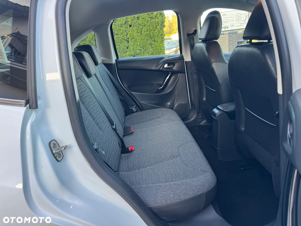Citroën C3 e-HDi 70 EGS Selection - 28