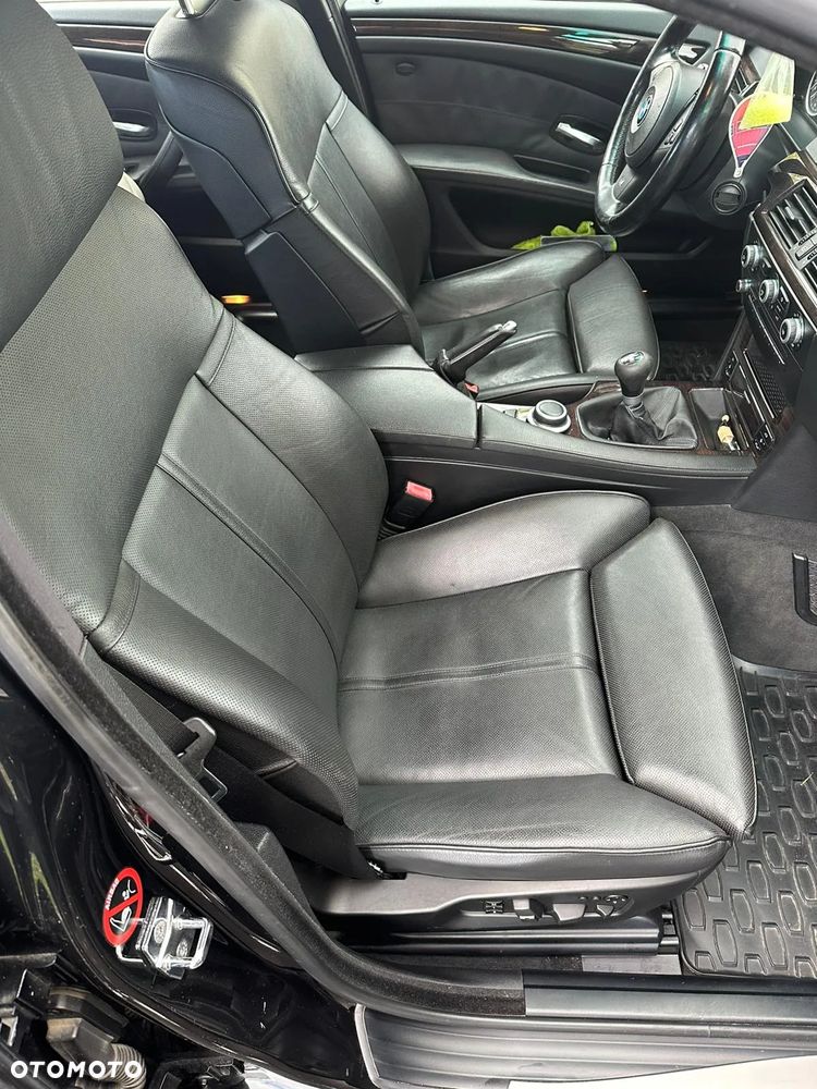 BMW Seria 5 550i - 16