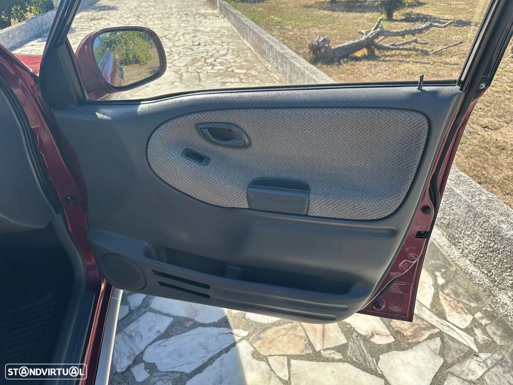 Suzuki Grand Vitara Metal Top 2.0 TDi - 33