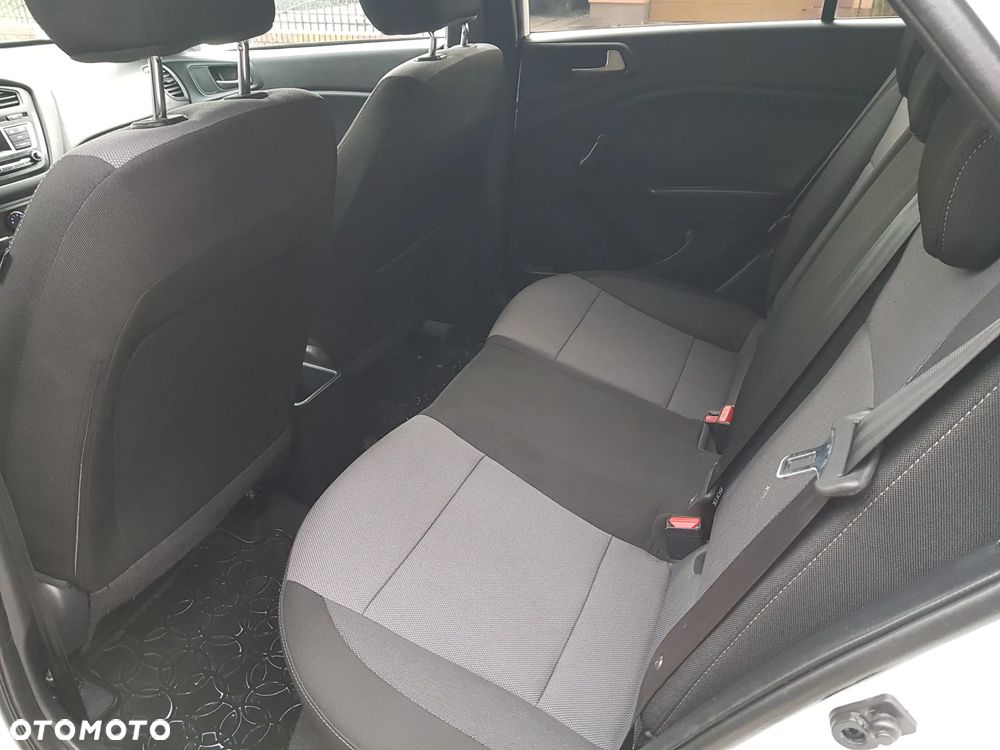 Hyundai i20 blue 1.2 Trend - 22