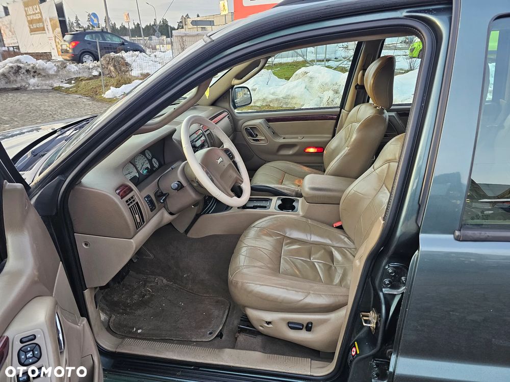 Jeep Grand Cherokee - 23