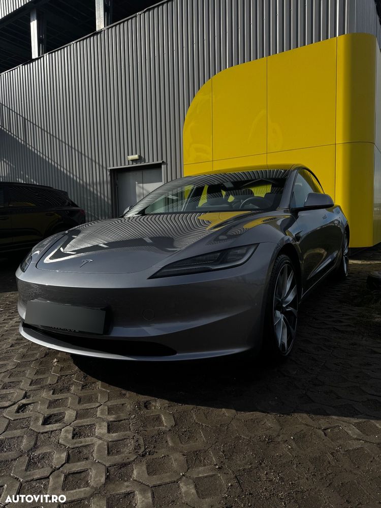Tesla Model 3 - 1