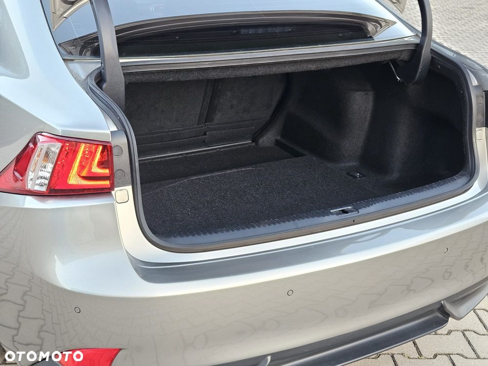 Lexus IS 300h Comfort - 28