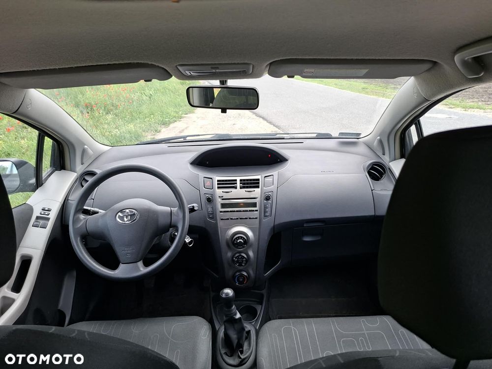 Toyota Yaris 1.0 VVT-i Luna - 11