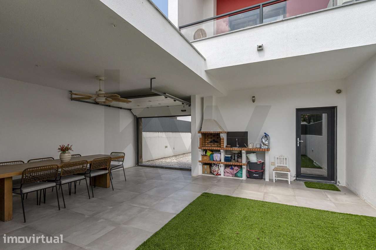 Moradia T3+1 com Jardim, Terraço e Parqueamento para 3 Carros | Fernão - Grande imagem: 2/44