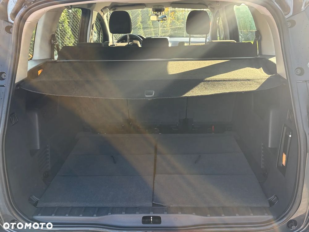 Peugeot 5008 - 8