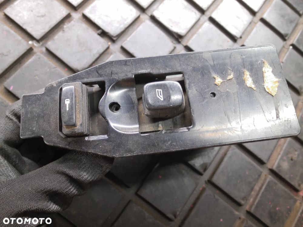 PRZEŁĄCZNIK PANEL SZYB PRAWY PRZÓD VOLVO S60 30658147 - 1