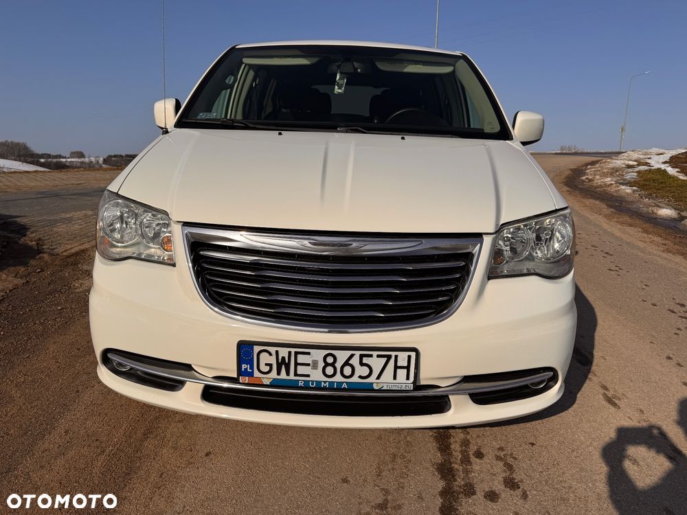 Chrysler Town & Country - 3