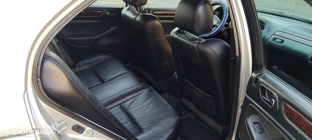 Honda Accord 2.0 ES - 12