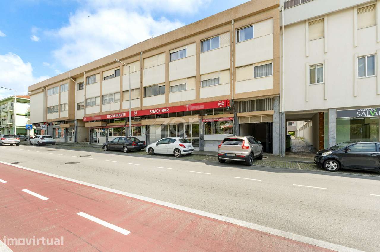 Espinho Centro | T2 + Ativo com Rendimento - Grande imagem: 2/28