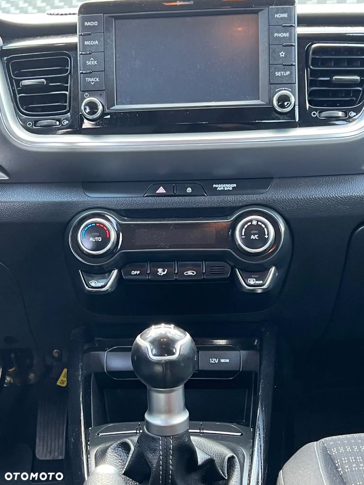 Kia Stonic 1.2 L - 4