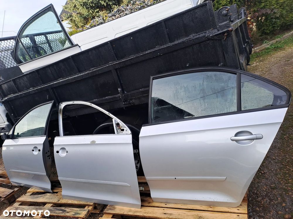 Skoda Rapid LIFTBACK kompletna klapa bagażnika drzwi zderzak kod lakieru 9156 LA7W - 2