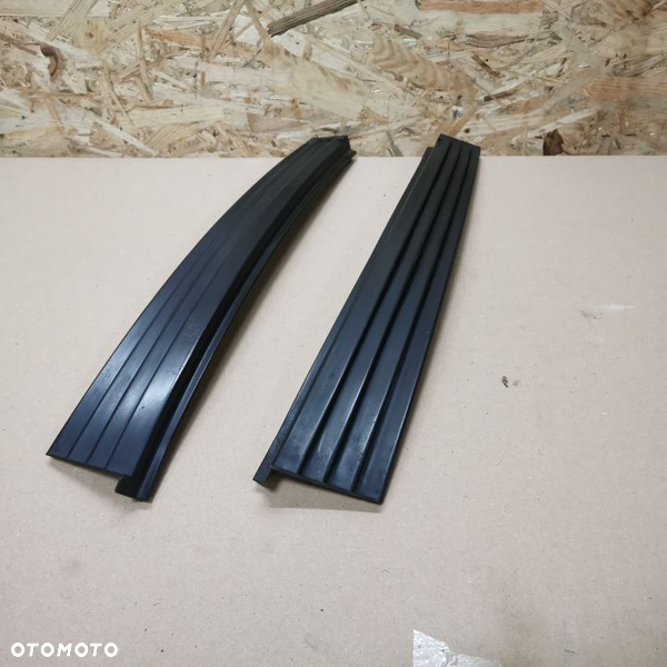 BMW E24 635CSI EUROPA OSŁONA ZEWNĘTRZNA LEWA/PRAWA ( SKRZELA REKINA) NR. 51131843865 OEM