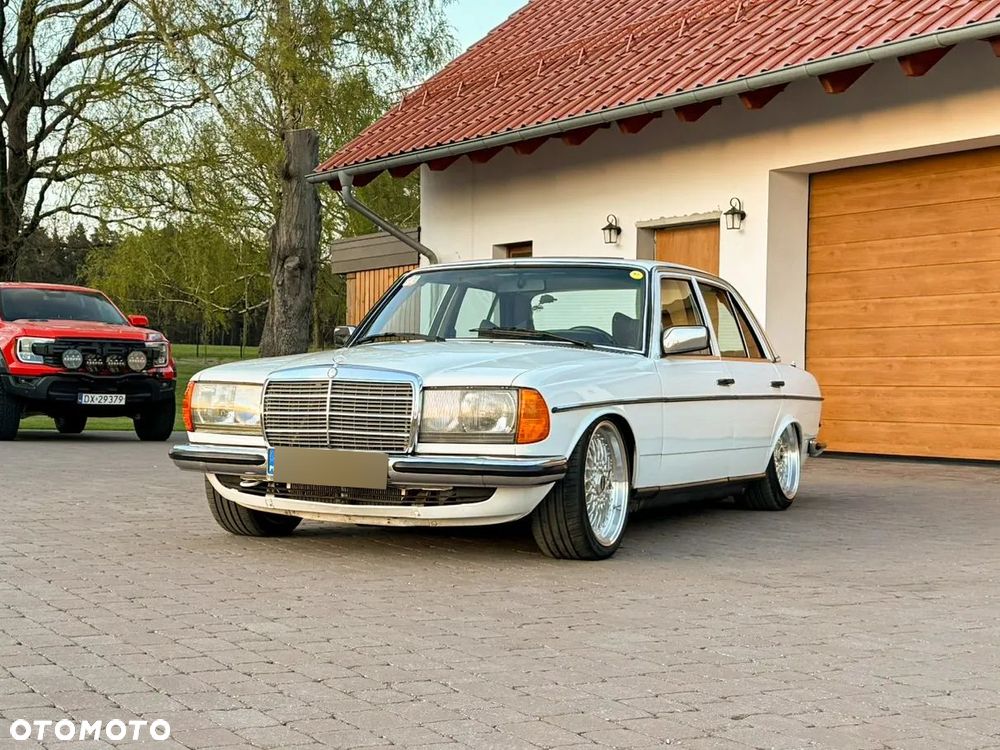 Mercedes-Benz W123 - 12