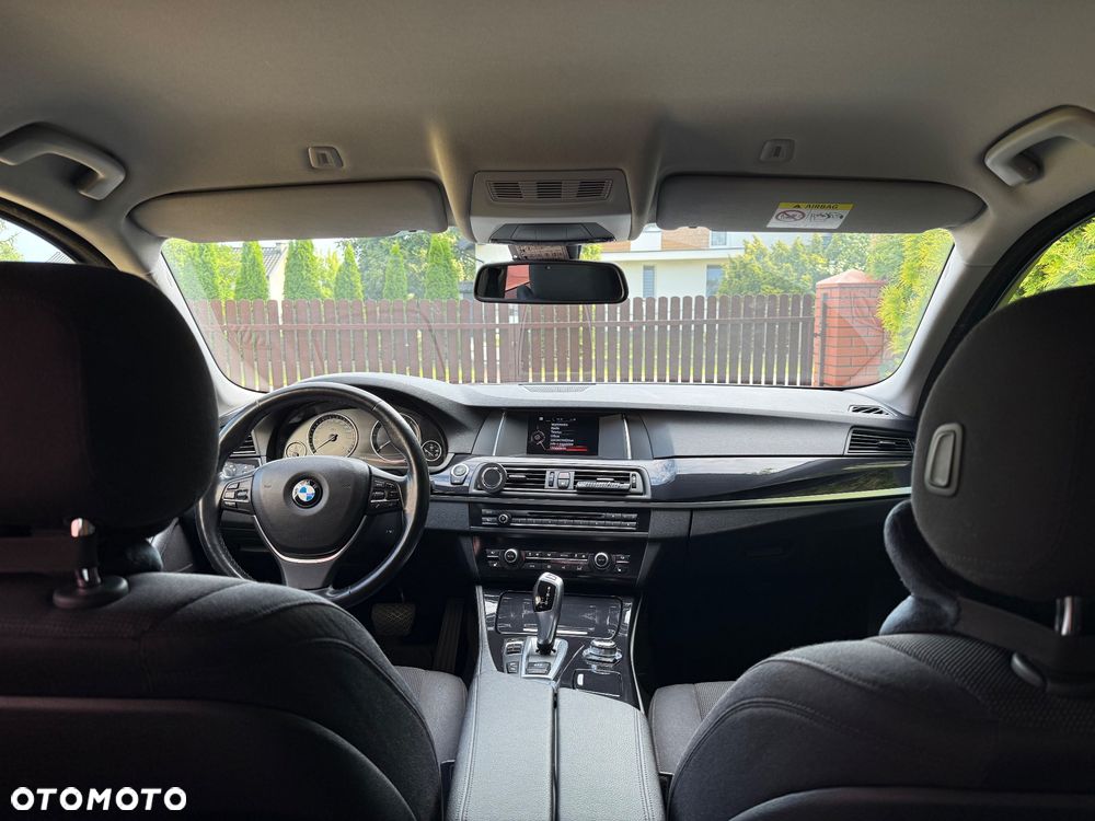 BMW Seria 5 520d xDrive - 29