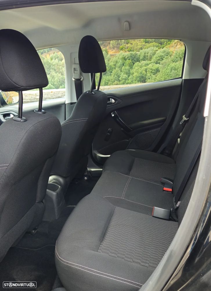 Peugeot 208 1.6 BlueHDi Style - 9
