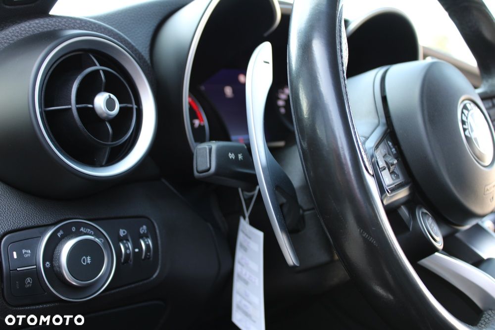 Alfa Romeo Giulia 2.0 Turbo 16V AT8-Q4 Veloce Ti - 32