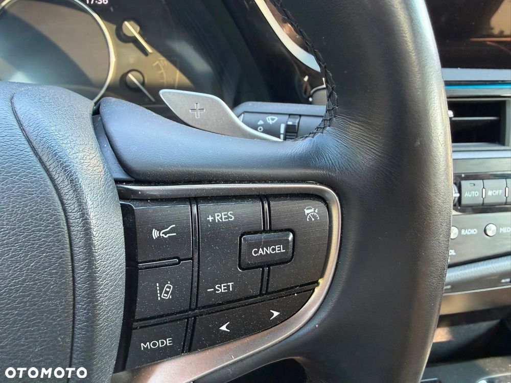 Lexus ES 300h Prestige - 22