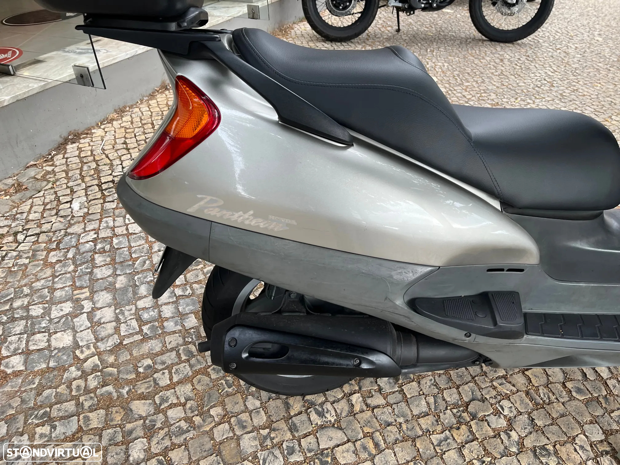 Honda FES PHANTEON 125 - 9