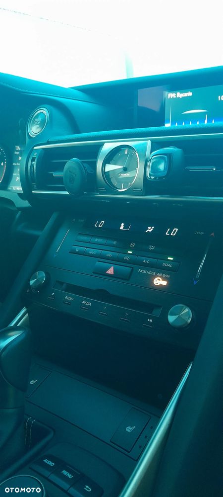 Lexus IS 200t / 300 Elegance - 13