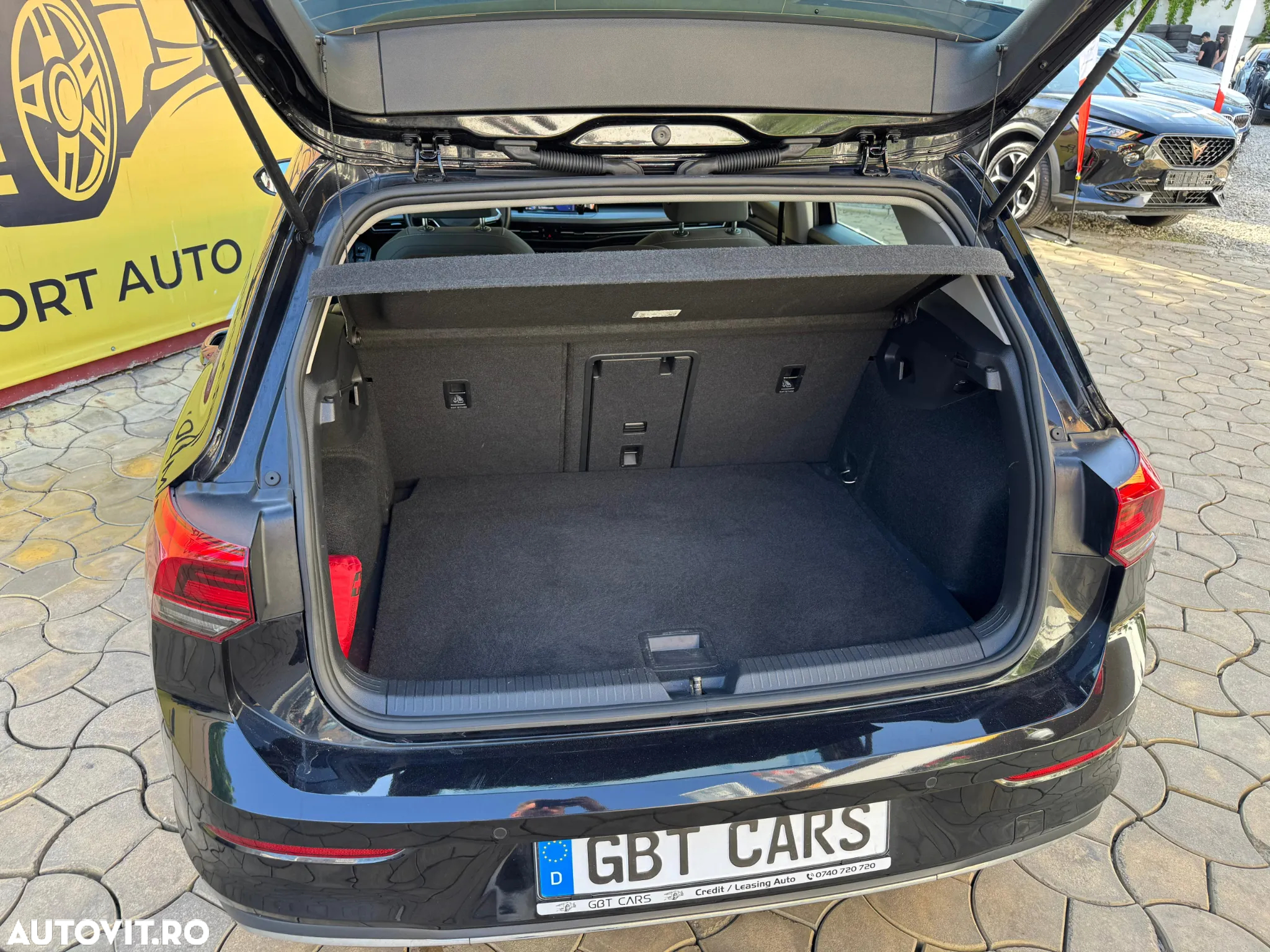 Volkswagen Golf - 22