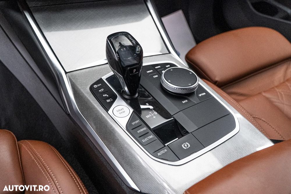 BMW Seria 3 330e Aut. M Sport - 31