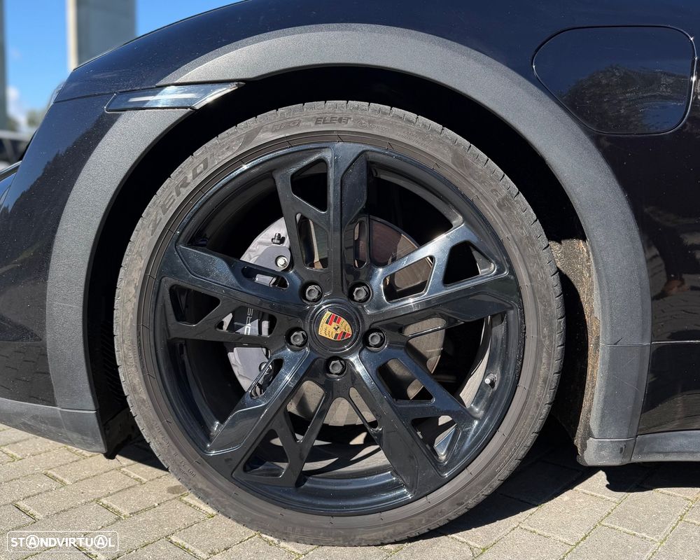 Porsche Taycan Cross Turismo 4 - 7