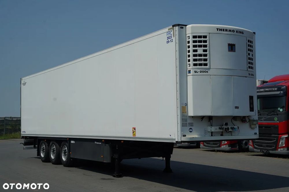 Schmitz Cargobull / CHŁODNIA / THERMO KING SL- 200 E / OŚ PODNOSZONA / KOSZ NA PALETY - 1