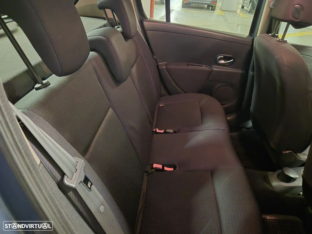 Renault Clio 1.2 16V Dynamique - 20