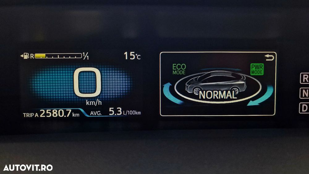 Toyota Prius 1.8 HSD Exclusive - 23