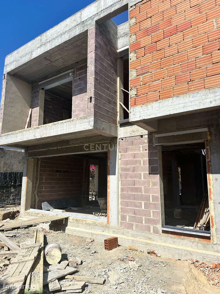 Moradia T4 em Construção com Piscina e Jardim – Charneca da Caparica - Grande imagem: 2/21