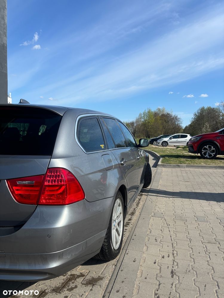 BMW Seria 3 318i - 5