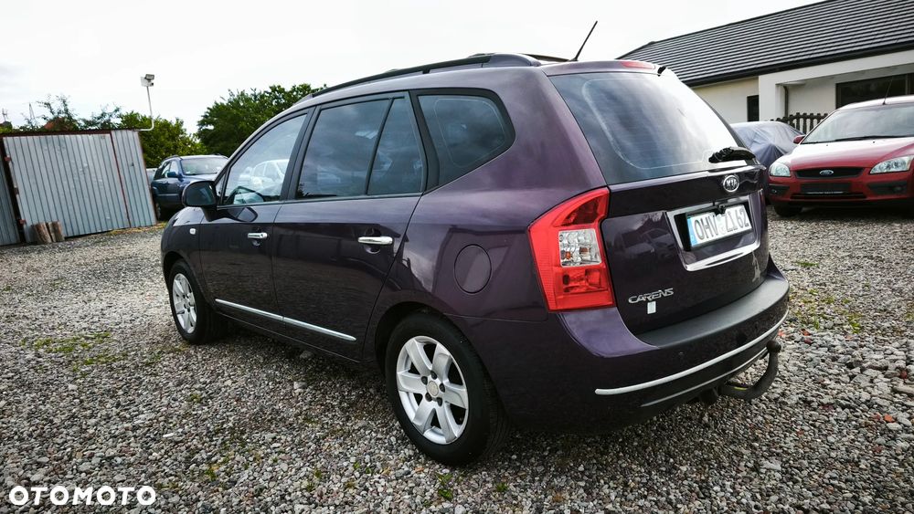 Kia Carens - 11