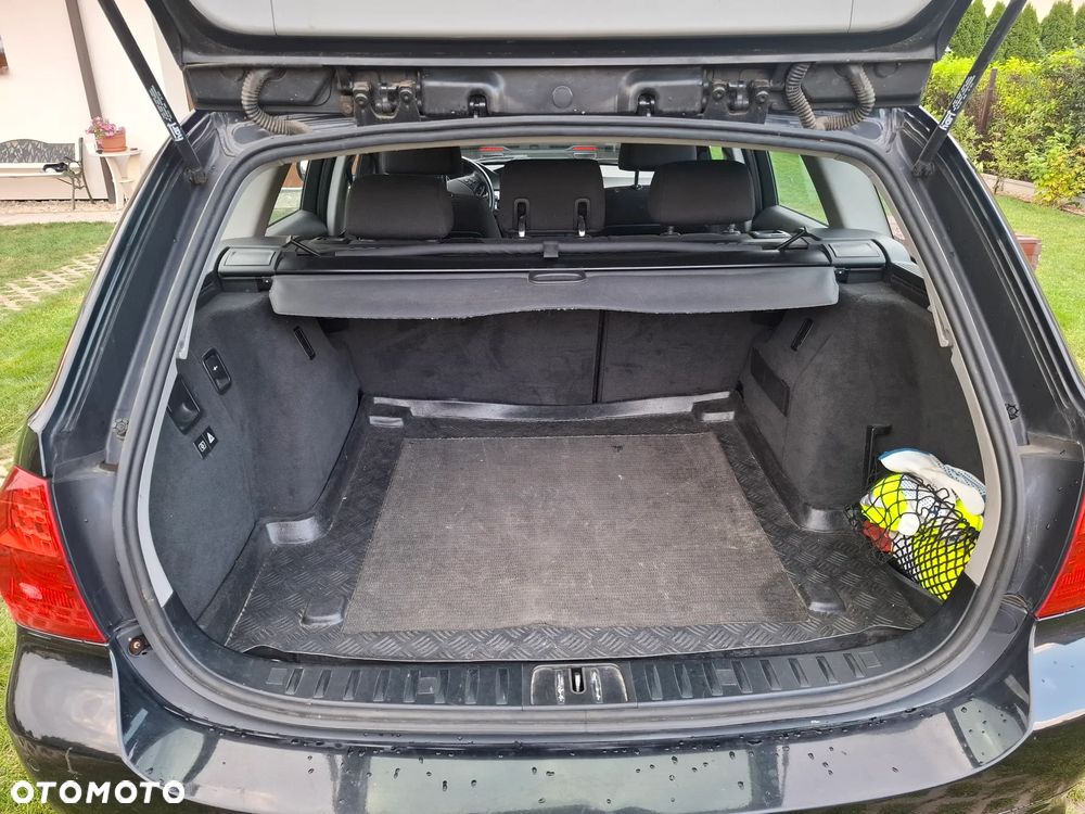 BMW Seria 3 318d - 23