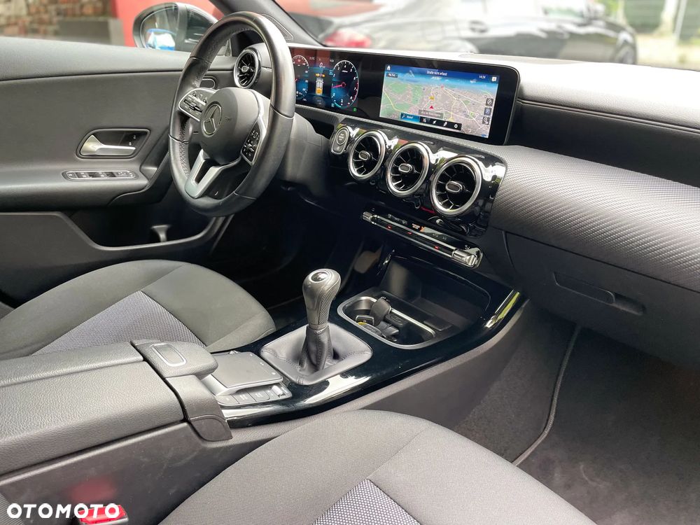 Mercedes-Benz CLA 180 AMG Line - 19