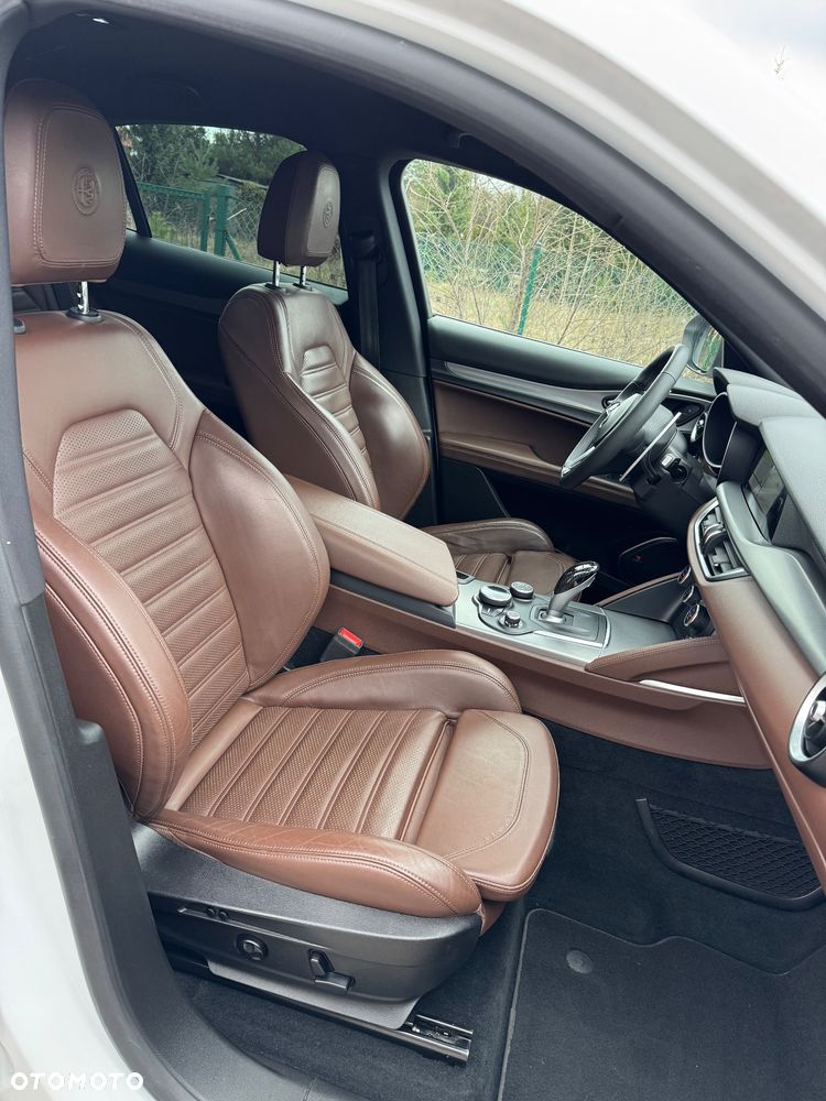 Alfa Romeo Stelvio 2.2 JTDM Executive Q4 - 10