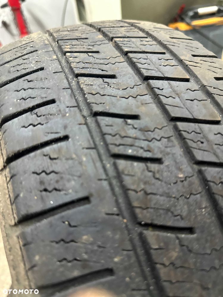 Opony zimowe 2x GoodYear 205/65 R16 C - 2