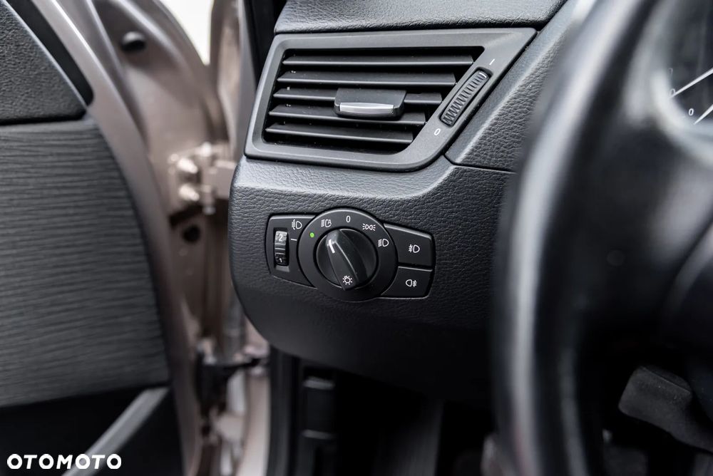 BMW X1 sDrive18d - 26