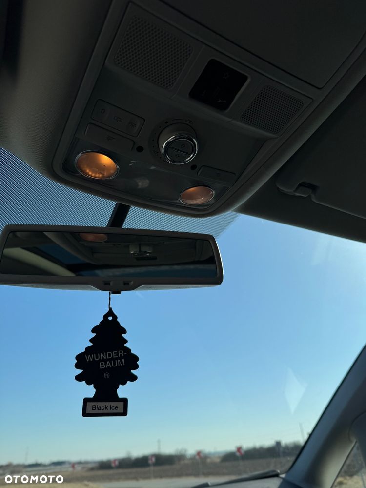 Volkswagen Touran 1.6 TDI DPF BlueMot Comfortline - 16