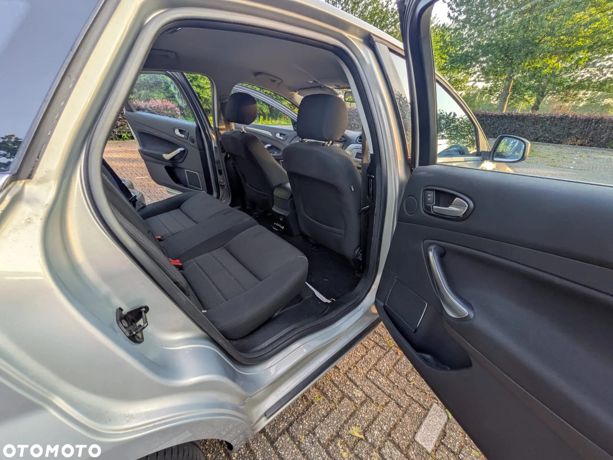 Ford Mondeo 2.0 Ghia - 13