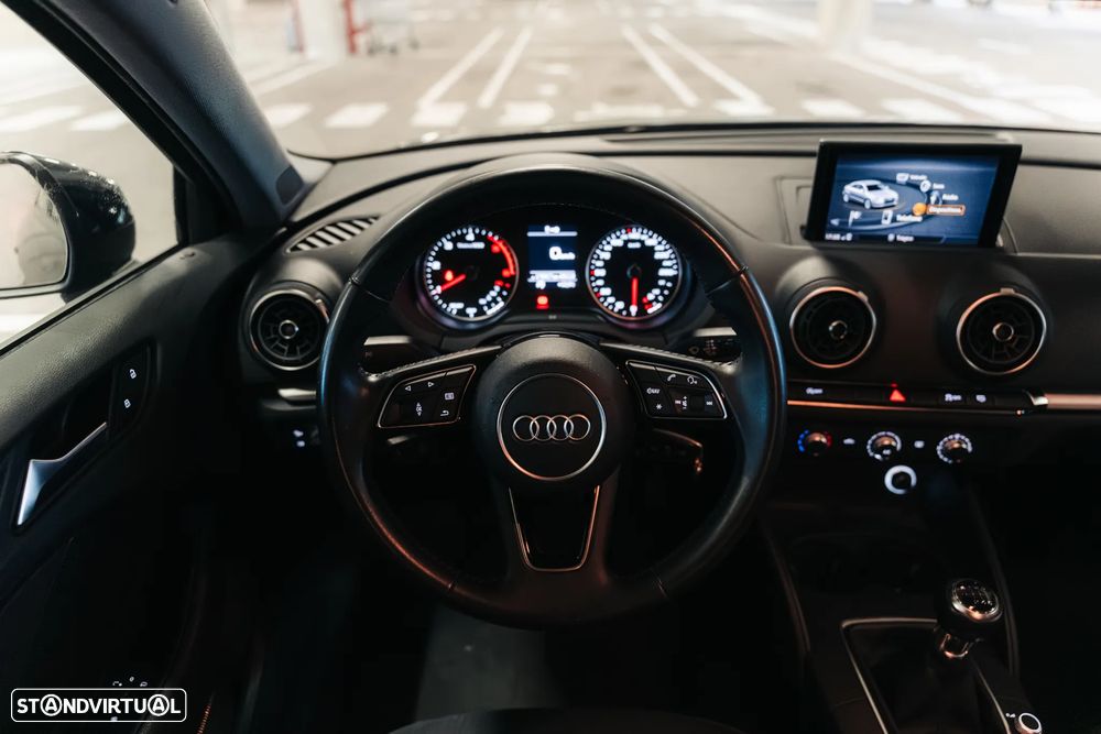 Audi A3 Limousine 30 TDI Design - 18