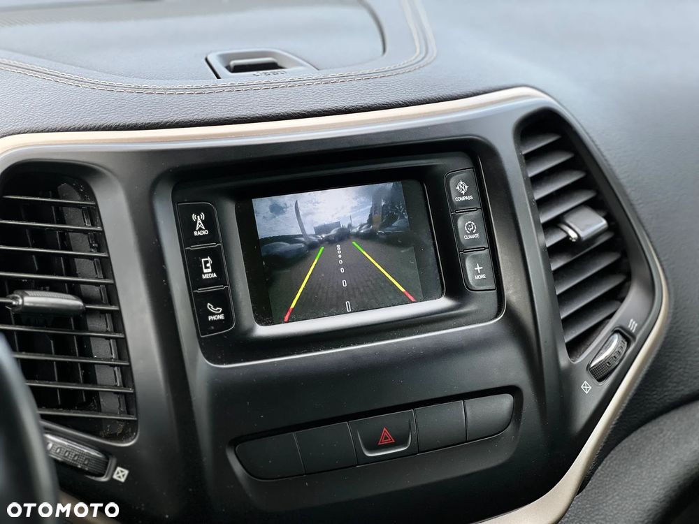 Jeep Cherokee - 18