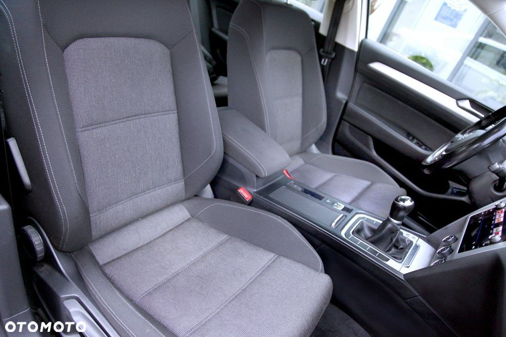 Volkswagen Passat - 16