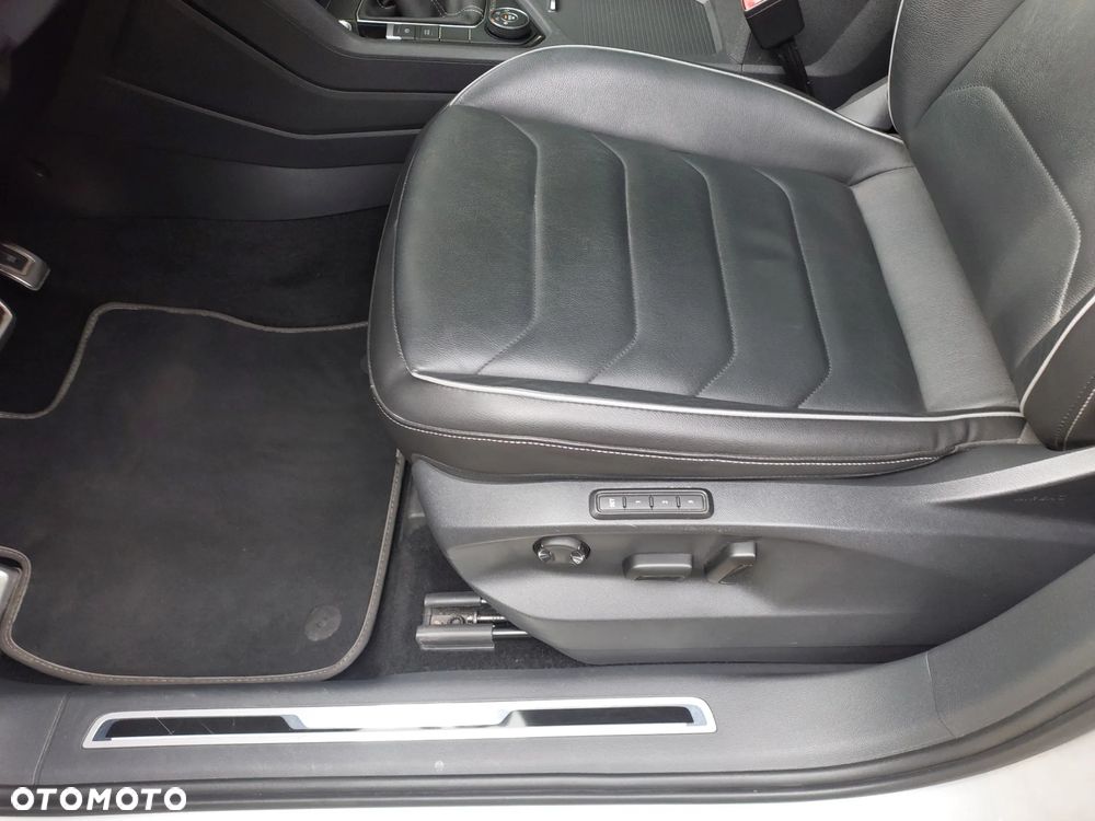 Volkswagen Tiguan 2.0 TDI SCR 4MotION DSG R-Line - 12