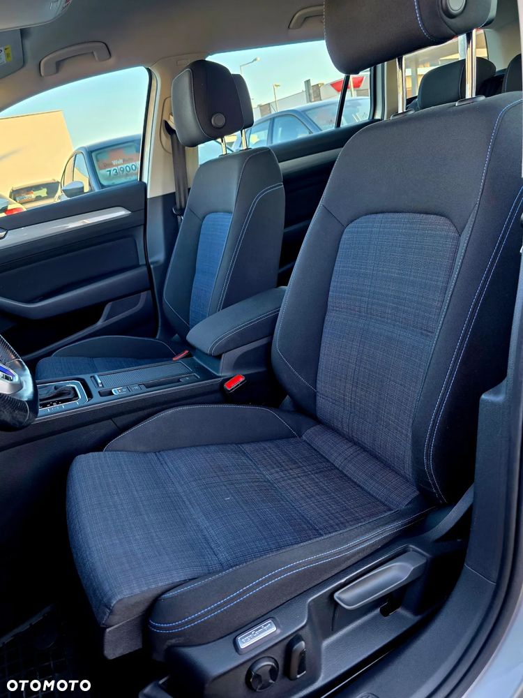 Volkswagen Passat - 37